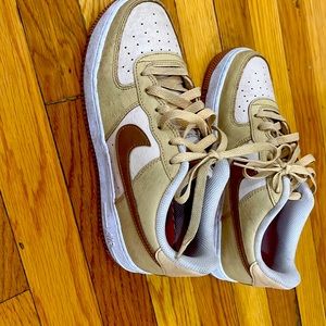 Boys Nike low air Jordan’s sz 6